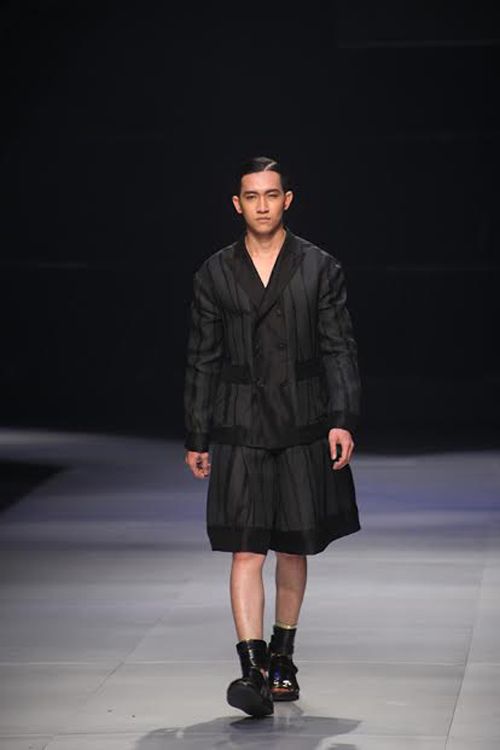 VIFW 2014: Hoa mắt với váy độc đáo cho nam giới 11