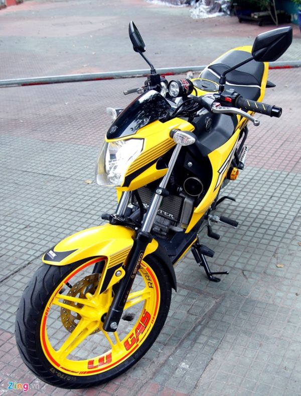 Yamaha FZ150i độ màu vàng bắt mắt của phượt thủ Sài Gòn 2