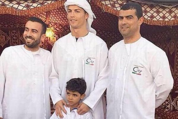Ronaldo hào hứng cùng gia đình khám phá Dubai 6