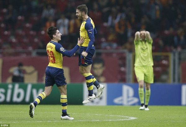 Ramsey lập siêu phẩm volley, Arsenal đại thắng Galatasaray 3