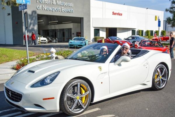 Dàn siêu xe Ferrari đi chơi Tết tại Mỹ 15