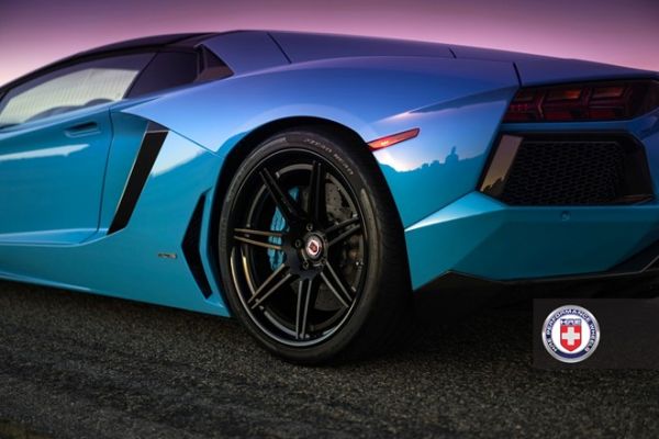 Siêu xe Lamborghini Aventador mui trần nổi bật với bộ vó lạ 8