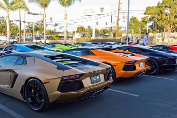 Hàng chục siêu xe Lamborghini đủ màu sắc khoe dáng tại Mỹ 15