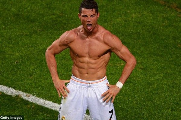 Hình ảnh cơ bắp của Ronaldo biến dạng khi ở M.U đến Real 13