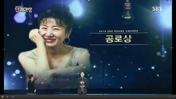 "Minh tinh trái đất" Jeon Ji Hyun chiến thắng Daesang 6