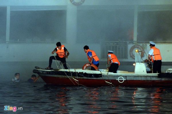 Diễn tập ứng cứu tàu du lịch bốc cháy trên sông Sài Gòn 4