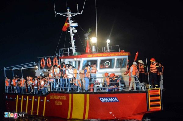 Diễn tập ứng cứu tàu du lịch bốc cháy trên sông Sài Gòn 7