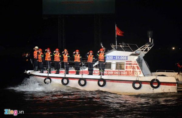 Diễn tập ứng cứu tàu du lịch bốc cháy trên sông Sài Gòn 11