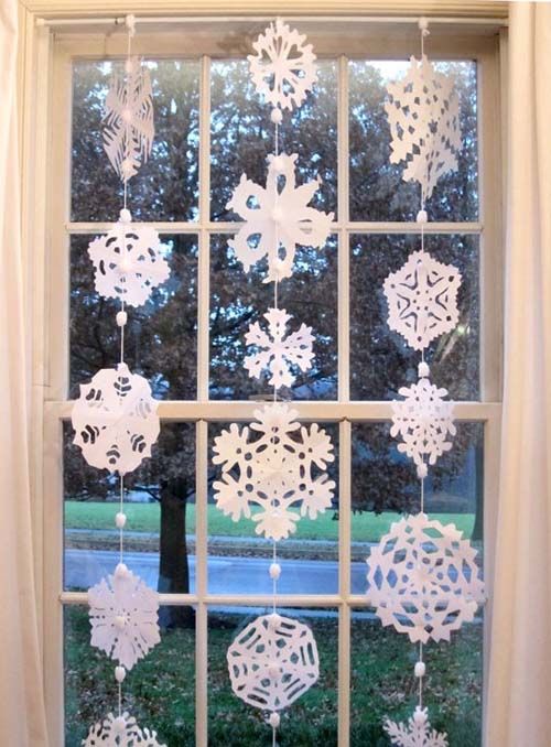 10 phút làm rèm cửa bông tuyết tinh khôi đón Giáng Sinh 9