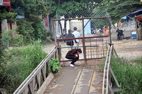 Người Sài Gòn liều mình qua cây cầu “đưa võng” 12