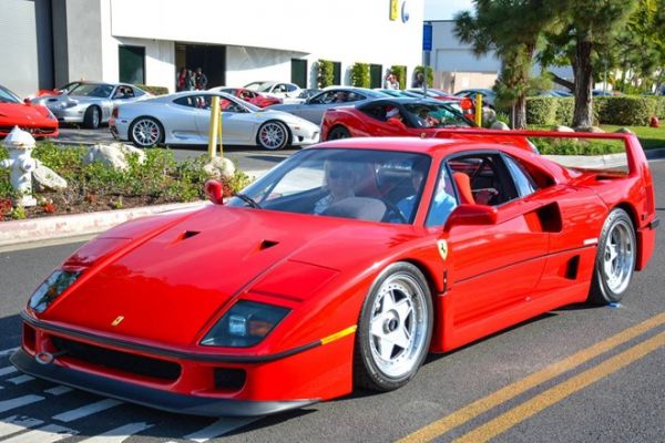 Dàn siêu xe Ferrari đi chơi Tết tại Mỹ 14