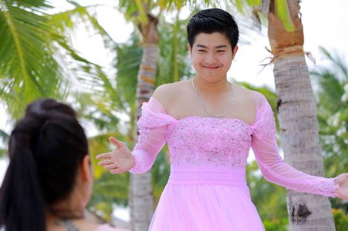 Chồng Nhật Kim Anh mặc váy cầu hôn vợ 14