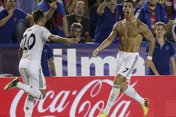 Hình ảnh cơ bắp của Ronaldo biến dạng khi ở M.U đến Real 9