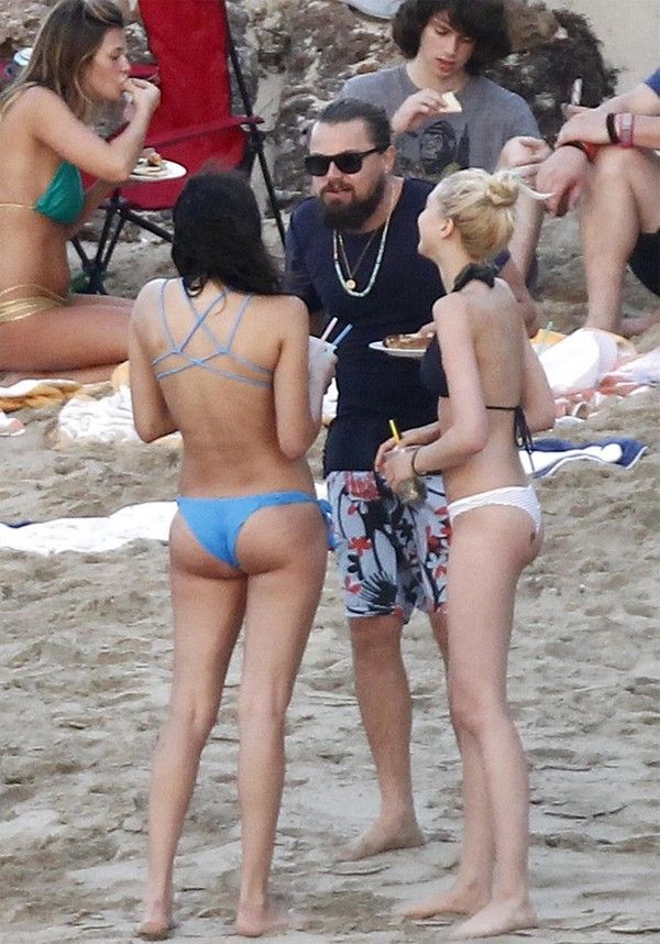Leonardo DiCaprio tắm biển cùng dàn chân dài 5