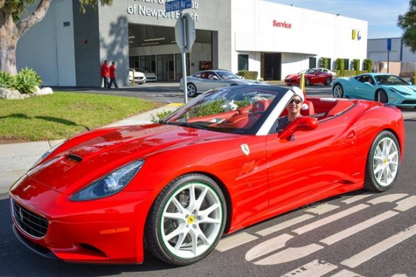Dàn siêu xe Ferrari đi chơi Tết tại Mỹ 8