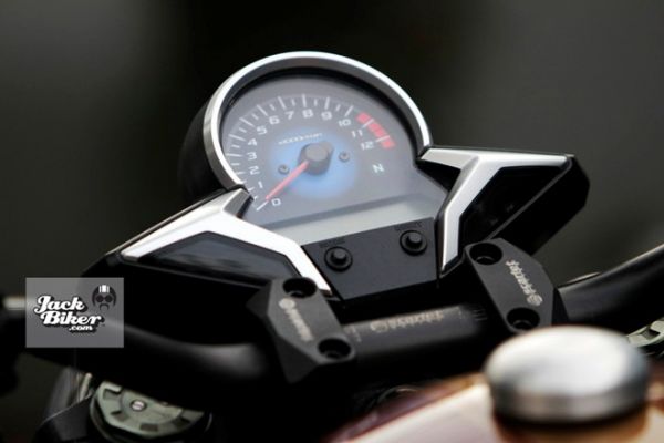 Honda CBR250R độ phong cách cổ điển Triumph Scrambler 11