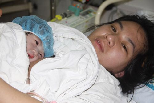 Đón trẻ sơ sinh đầu tiên của năm 2015 tại BV Phụ sản TƯ 3