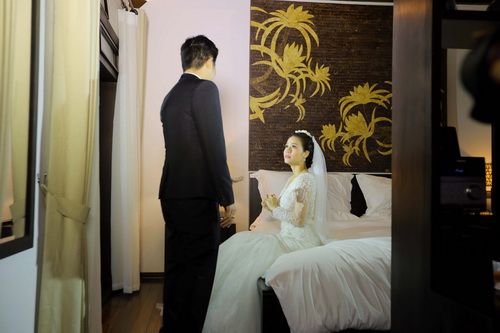 Chồng Nhật Kim Anh mặc váy cầu hôn vợ 15