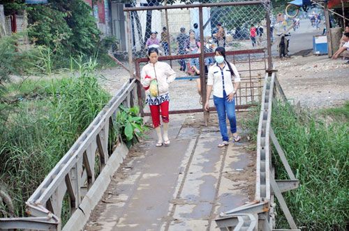Người Sài Gòn liều mình qua cây cầu “đưa võng” 8
