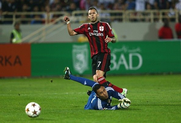 Ronaldo ghi bàn, Real vẫn thua muối mặt 2-4 trước Milan 2