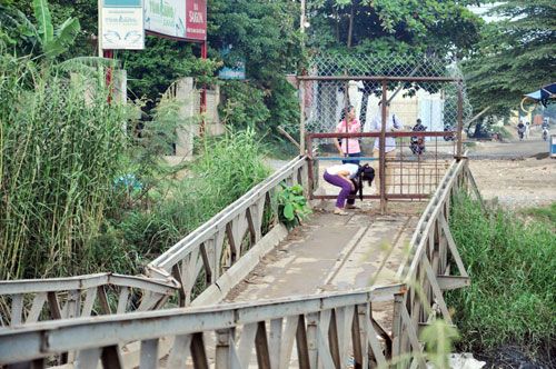 Người Sài Gòn liều mình qua cây cầu “đưa võng” 7