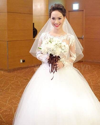 Loạt váy cưới giấu bụng bầu của sao Việt 6