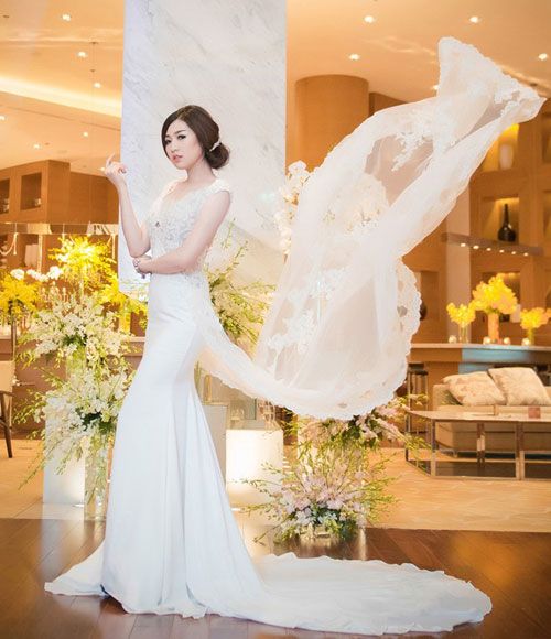 Học lỏm cách tạo dáng với váy cưới của sao Việt 7