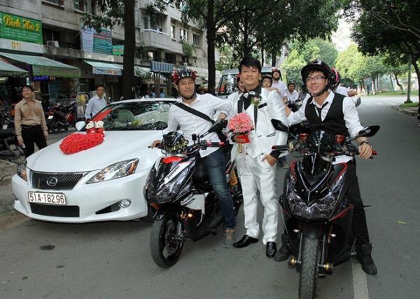 Dàn Z1000, Air Blade độ trong đám rước dâu ở Sài Gòn 6