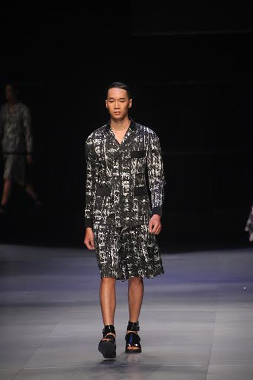 VIFW 2014: Hoa mắt với váy độc đáo cho nam giới 13