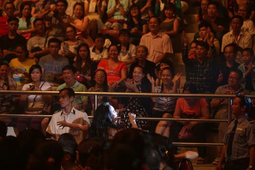 Chồng Đoan Trang lên sân khấu bày tỏ tình cảm với vợ 5