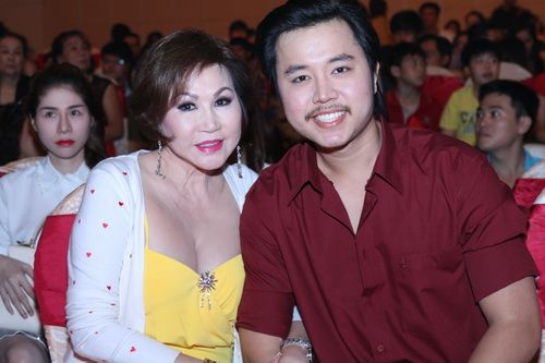 Chồng Đoan Trang bị trộm iPhone khi đến ủng hộ vợ 17