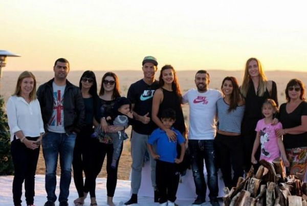 Ronaldo hào hứng cùng gia đình khám phá Dubai 8