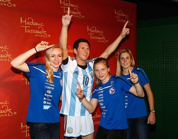‘Lionel Messi giả’ khiến fan nữ thích thú 8
