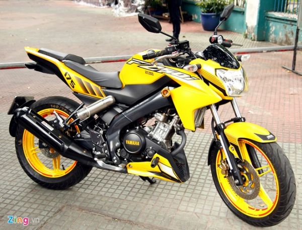 Yamaha FZ150i độ màu vàng bắt mắt của phượt thủ Sài Gòn 16
