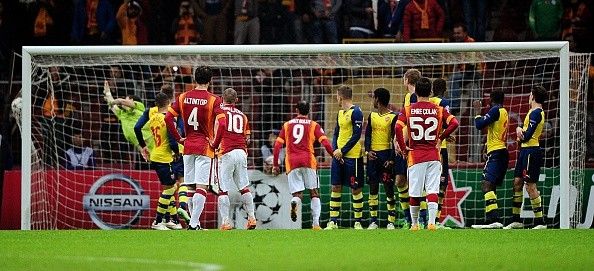 Ramsey lập siêu phẩm volley, Arsenal đại thắng Galatasaray 9