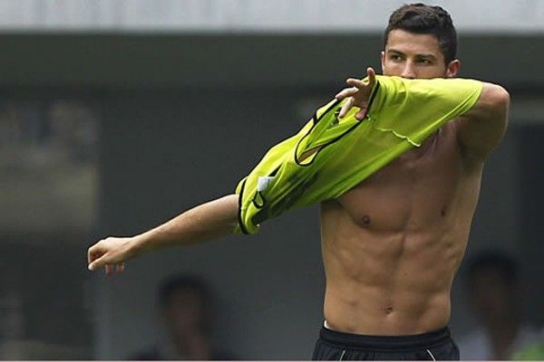 Hình ảnh cơ bắp của Ronaldo biến dạng khi ở M.U đến Real 5