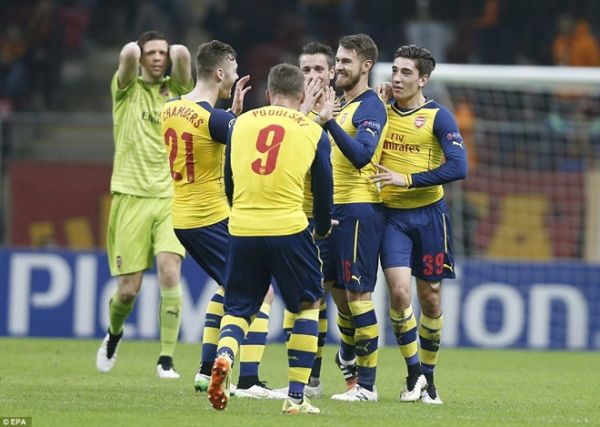 Ramsey lập siêu phẩm volley, Arsenal đại thắng Galatasaray 4