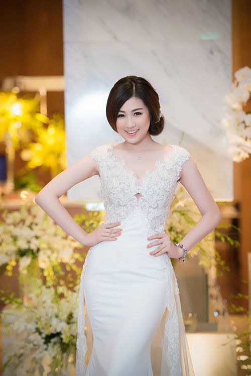 Học lỏm cách tạo dáng với váy cưới của sao Việt 8