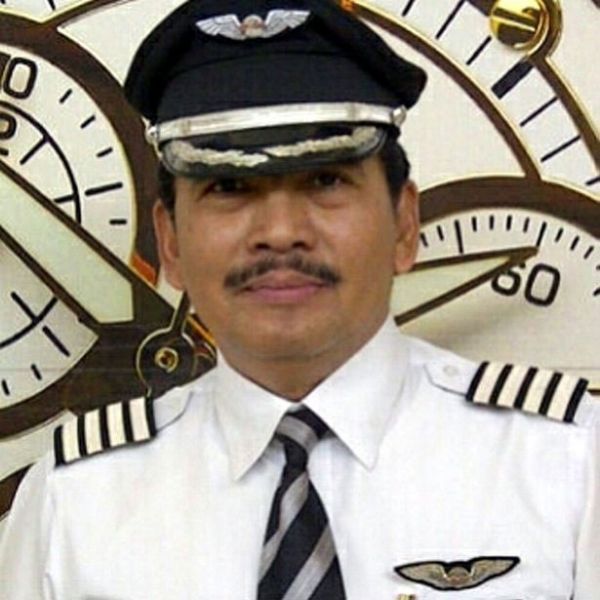 Con trai cơ trưởng vụ QZ8501 vẫn nghĩ cha đang làm việc 2
