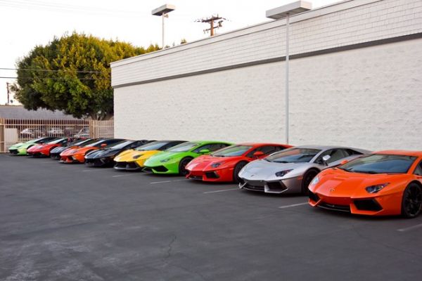 Hàng chục siêu xe Lamborghini đủ màu sắc khoe dáng tại Mỹ 10