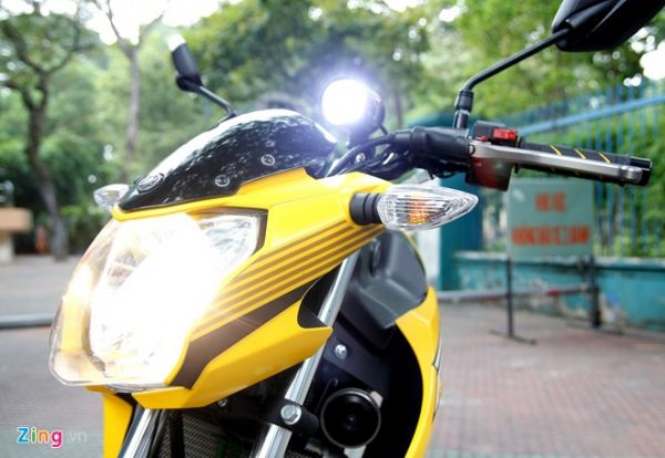 Yamaha FZ150i độ màu vàng bắt mắt của phượt thủ Sài Gòn 6