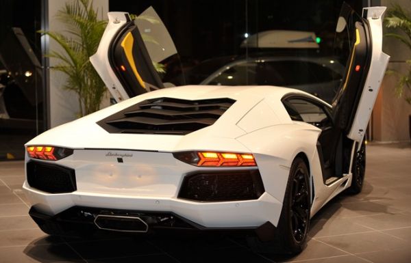Ảnh chi tiết Lamborghini Aventador chính hãng đầu tiên ở VN 3