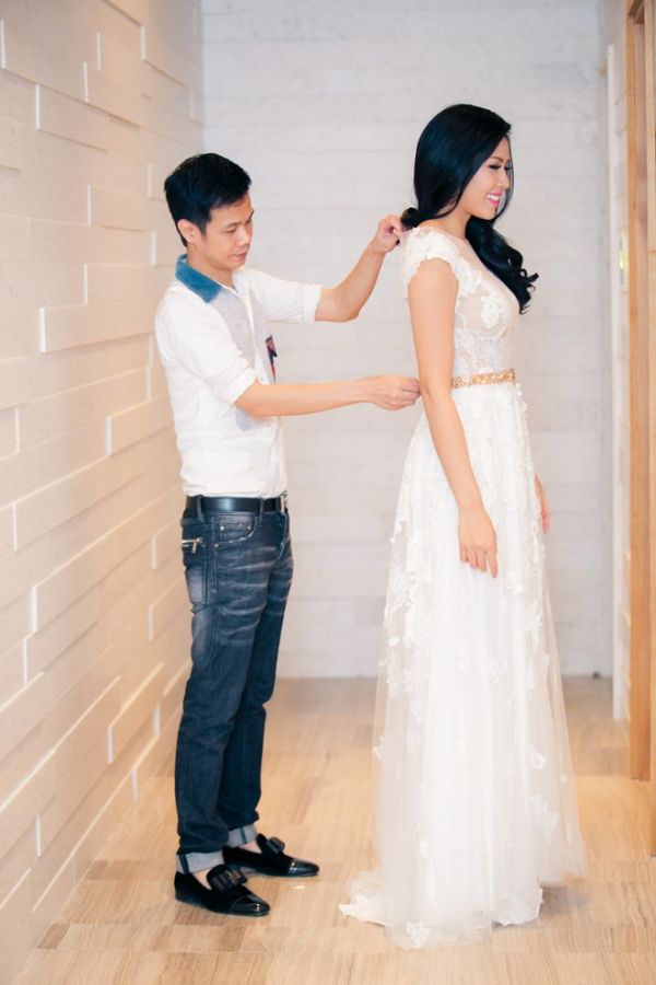 Hoa hậu Thế giới 2011 cùng Nguyễn Thị Loan đi thử váy 6