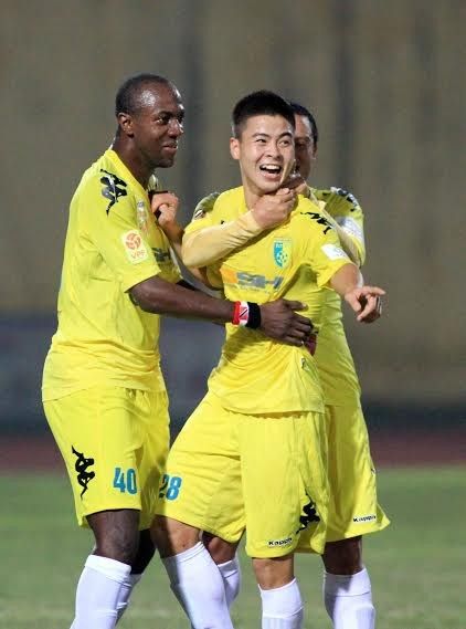 Tiền vệ U19 VN cứu Á quân V.League thoát thua trên sân nhà 3