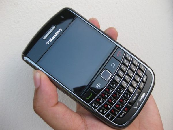 Blackberry 9650 nhập Mỹ giá 1,3 triệu đồng hút khách 2
