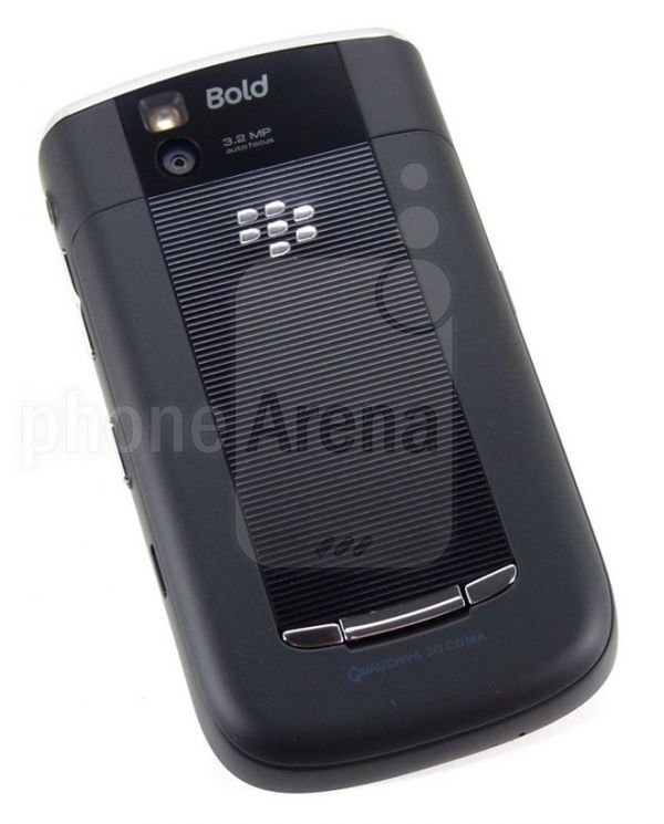 Blackberry 9650 nhập Mỹ giá 1,3 triệu đồng hút khách 3