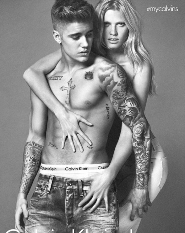 Justin Bieber ngực trần khoe hình xăm bên siêu mẫu 2