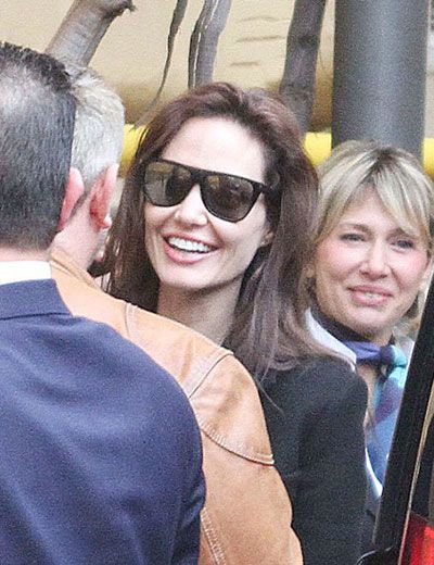 Mẹ con Angelina Jolie xuất hiện ở Rome, Italy 3
