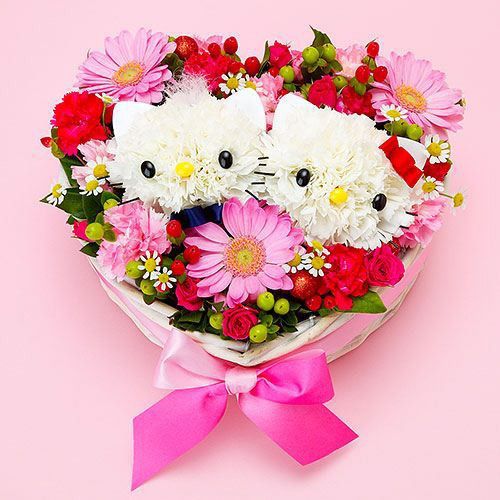 Mất vài phút cắm bó hoa Hello Kitty giá 4 triệu đồng 10
