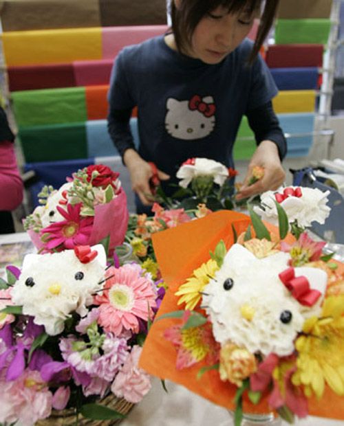 Mất vài phút cắm bó hoa Hello Kitty giá 4 triệu đồng 9